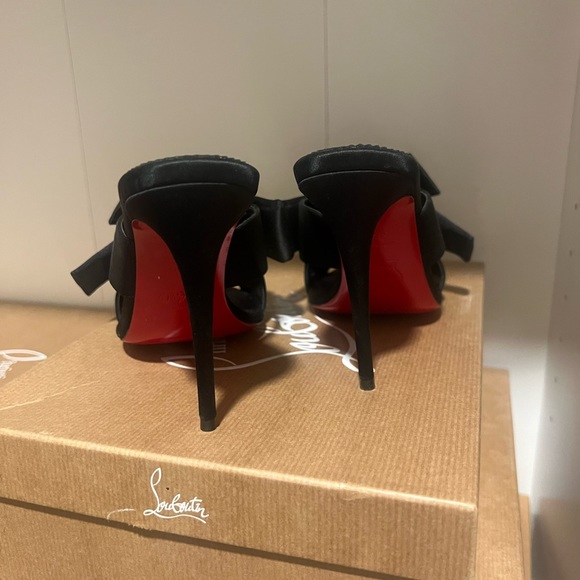 CHRISTIAN LOUBOUTIN MATRICIA 100 BOW
CREPE SATIN SANDALS Sz 5.5 - Picture 6 of 8
